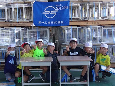 小学生が家具工場の見学に来てくれました
